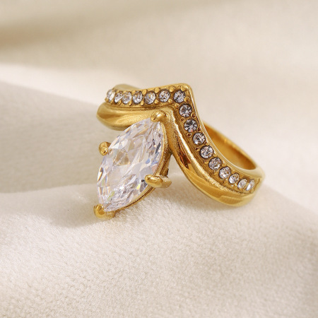 Bague de luxe pour femme, en acier inoxydable étanche, forme irrégulière, ornée d'un zircon et sertie d'une couronne. 2