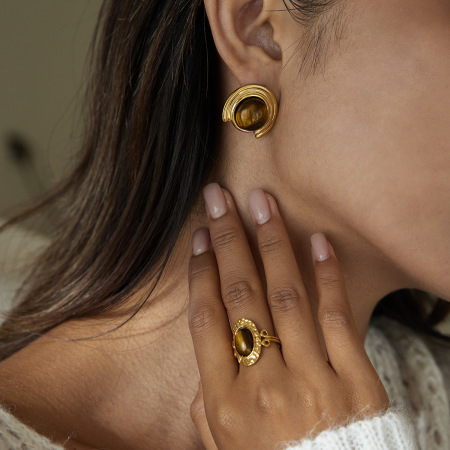 1 paire de boucles d'oreilles puces classiques ornées de pierres naturelles, en acier inoxydable étanche, couleur or.
