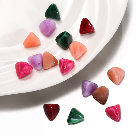 1 sachet de perles acryliques triangulaires DIY 2
