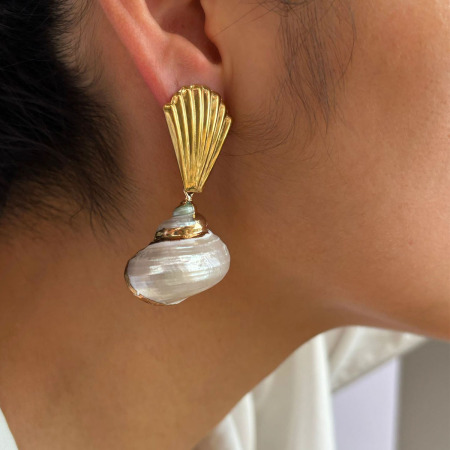 1 paire de boucles d'oreilles pendantes coquillages couleur or