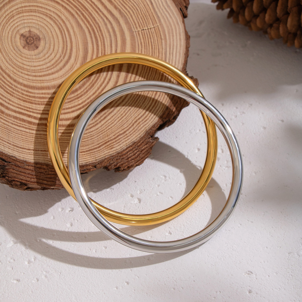 Bracelet Jonc Décontracté Rond En Acier Inoxydable Étanche Couleur Or (1 Pièce) Image3