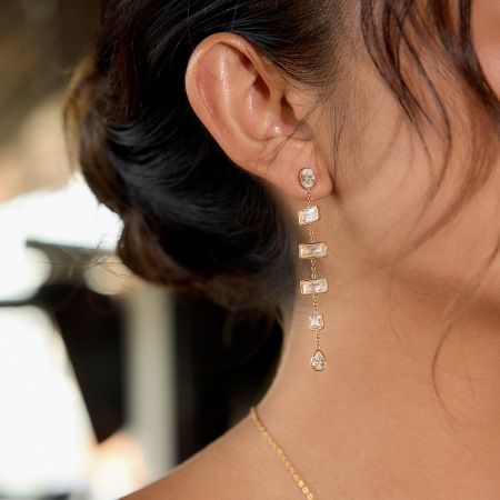 1 paire de boucles d'oreilles pendantes rectangulaires exquises en acier inoxydable étanche couleur or avec zircon pour femme