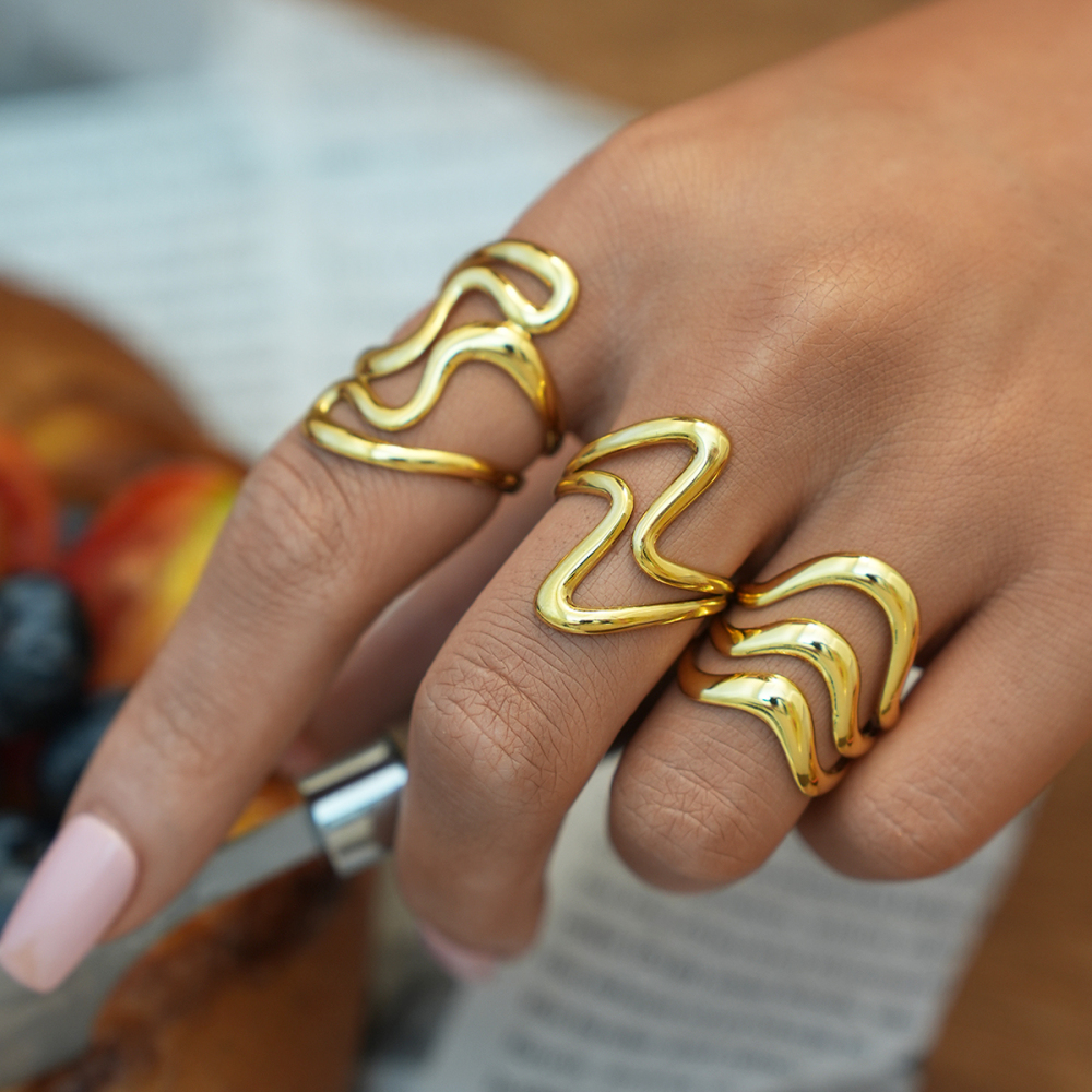 Bague Femme Simple Et Élégante, En Acier Inoxydable Doré, De Forme Irrégulière, Imperméable, À Porter Au Quotidien. Image3