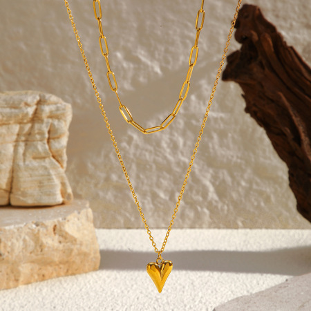 Collier à plusieurs rangs en acier inoxydable doré, imperméable, avec un cœur.