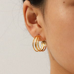 1 Paire De Boucles D'Oreilles Créoles En Acier Inoxydable Doré, Ajourées En Forme De C Et Étanches. h5 Image3