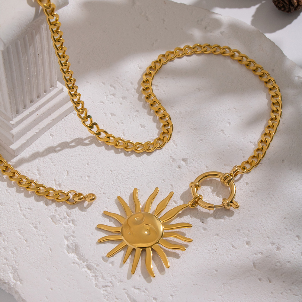 Collier Pendentif Soleil En Acier Inoxydable Étanche Couleur Or (1 Pièce) Image4