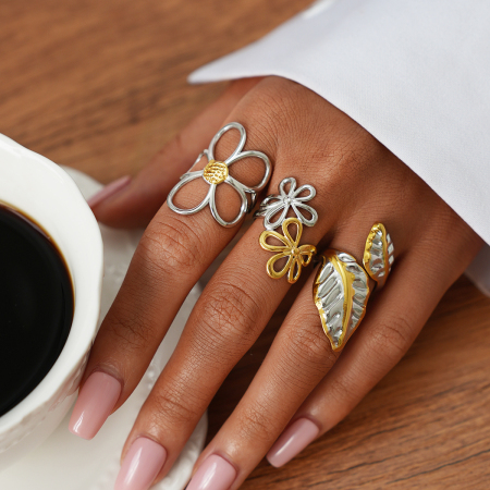 Bague femme en acier inoxydable doré, motif floral, étanche.