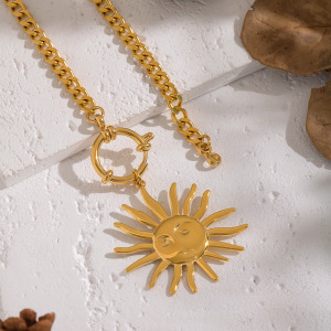 Collier Pendentif Soleil En Acier Inoxydable Étanche Couleur Or (1 Pièce) h5 Image3
