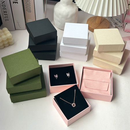 Coffret d'emballage de bijoux avec logos personnalisés disponibles 2