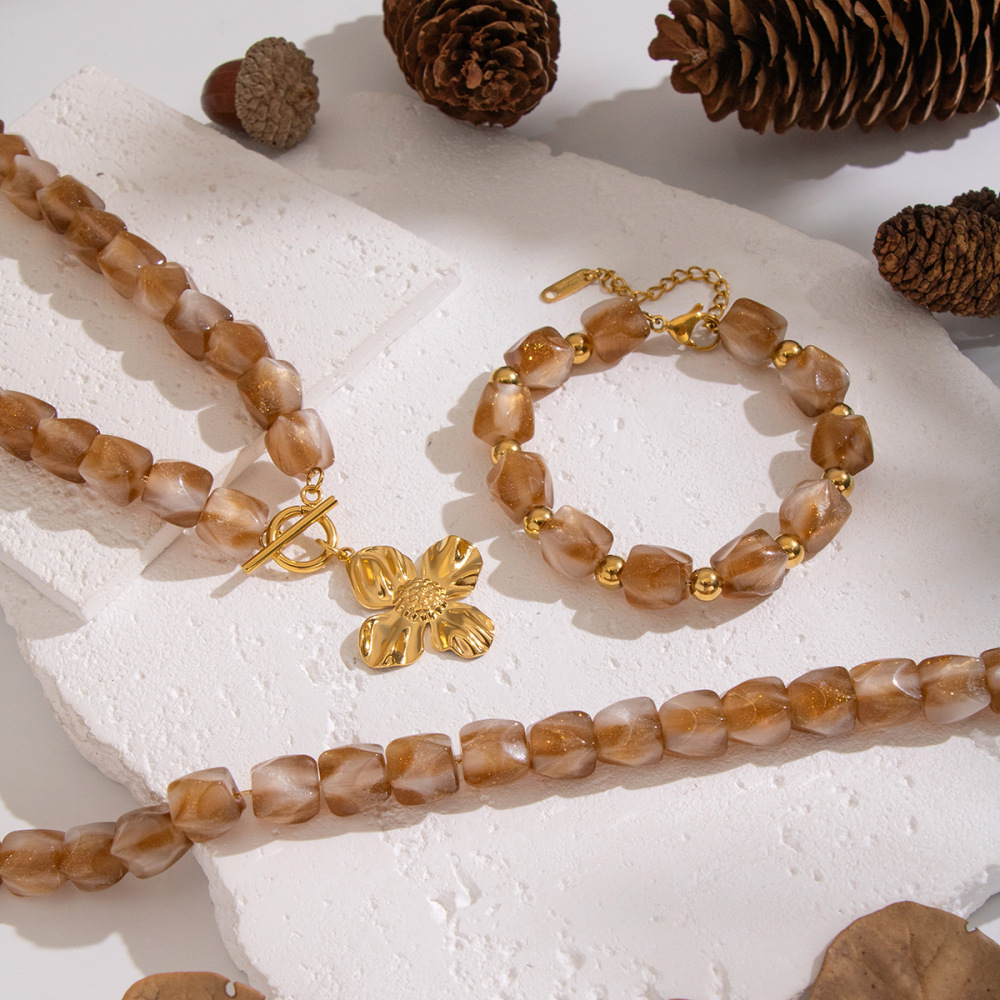 Ensemble De Colliers Et Pendentifs En Forme De Fleur Avec Perles En Résine De Forme Irrégulière Image4