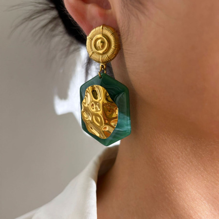 1 paire de boucles d'oreilles pendantes rectangulaires en résine couleur or
