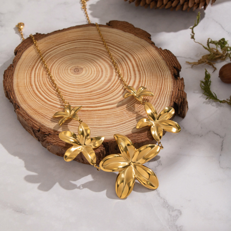 Collier pendentif fleur en acier inoxydable étanche couleur or (1 pièce)