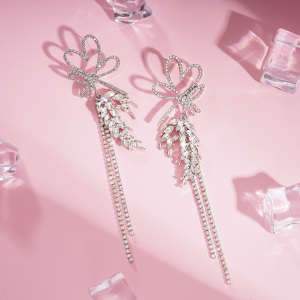 1 Paire De Boucles D'Oreilles Festives En Alliage Avec Pompons Et Fleurs h5 Image2