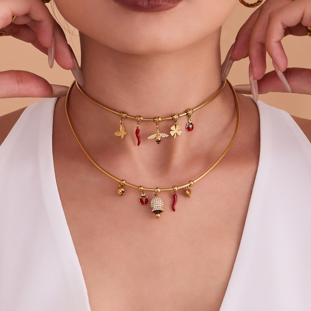 Collier Pendentif Femme Sophistiqué En Acier Inoxydable, Couleur Or, Orné D'Un Zircon Et Représentant Une Abeille (1 Pièce) Image3