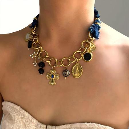 Collier pendentif croix en acrylique couleur or 1 pièce 2