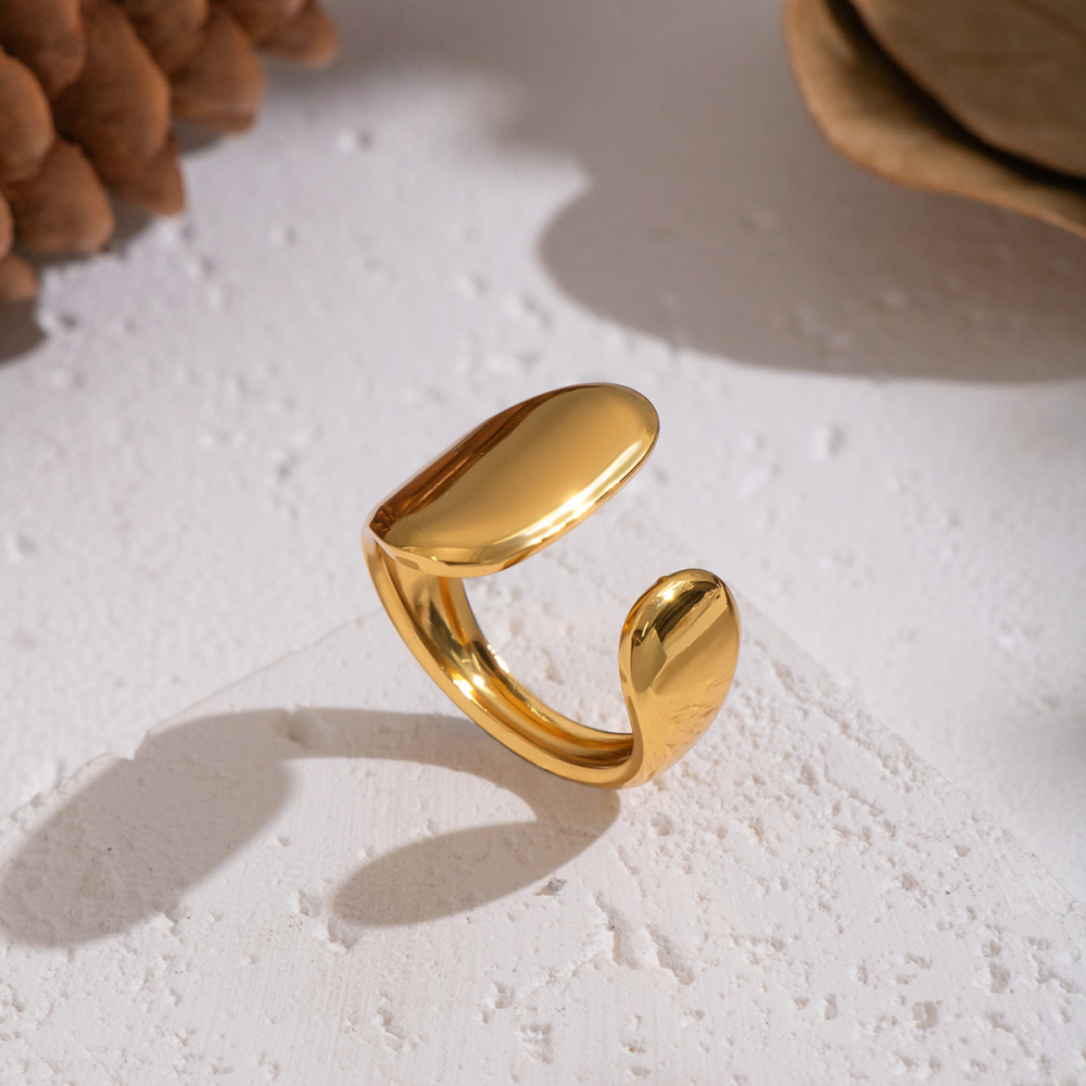 Bague Minimaliste En Acier Inoxydable Doré, De Forme Irrégulière Et Étanche (1 Pièce). Image4