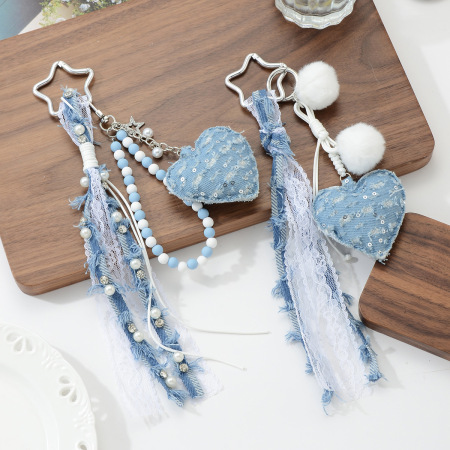 1 pièce de breloque de sac en jean en forme de cœur avec boule en peluche