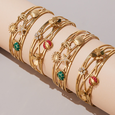 Bracelet manchette de luxe pour femme, orné d'une coccinelle, en acier inoxydable étanche et zircon doré (1 pièce). 2