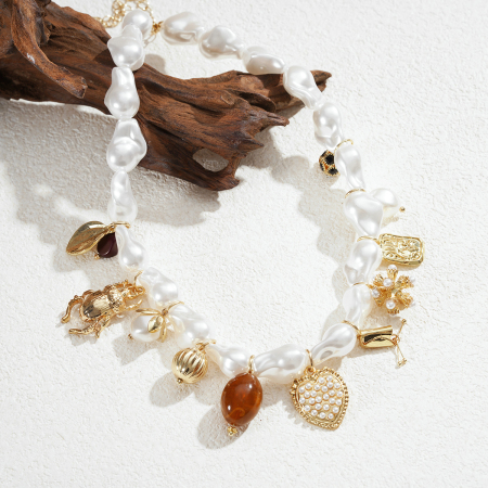 Collier avec pendentif en forme de cœur en perles artificielles, 1 pièce