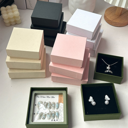 Coffret d'emballage de bijoux avec logos personnalisés disponibles