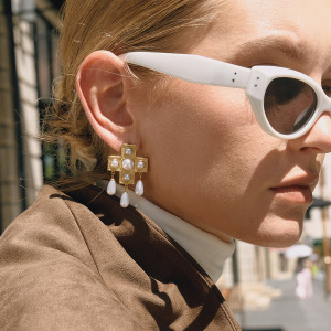 Boucles D'Oreilles Pendantes Pour Femme, En Acier Inoxydable Doré, Imperméables, Avec Pendentif Croix Et Goutte D'Eau (1 Paire). h5 Image3