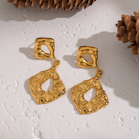 Boucles d'oreilles pendantes en acier inoxydable doré, imperméables, de forme irrégulière et à motif martelé (1 paire). 2
