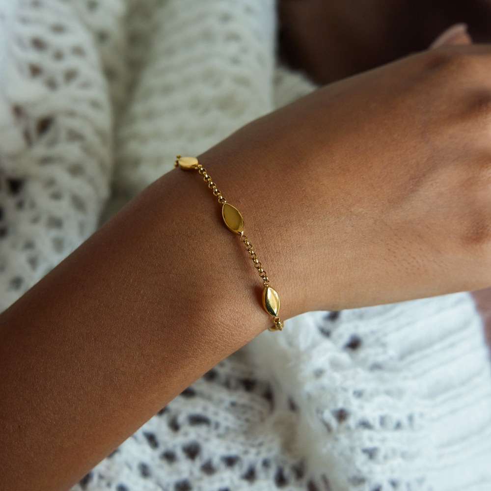 Bracelet Minimaliste En Forme De Feuille, En Acier Inoxydable Étanche, Couleur Or, Pour Femme (1 Pièce). Image3