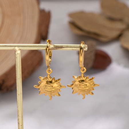 1 paire de boucles d'oreilles pendantes en acier inoxydable doré, étanches, avec motif soleil souriant