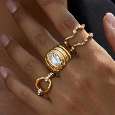 Bague de luxe en acier inoxydable doré, étanche, ornée d'une bande de perles (1 pièce).