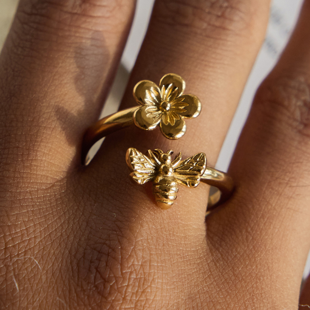 Bague Tendance En Acier Inoxydable Doré, Ornée D'Une Fleur Et D'Une Abeille Naturelles (1 Pièce). Image2