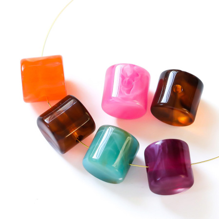 1 sachet de perles acryliques cylindriques à dégradé de couleurs 2