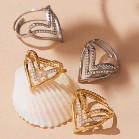 Bague pour femme en acier inoxydable doré, imperméable, ornée d'un zircon et d'un cœur luxueux.