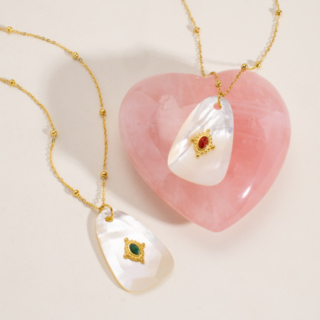 Collier élégant avec pendentif en pierres naturelles de forme irrégulière pour femme, 1 pièce