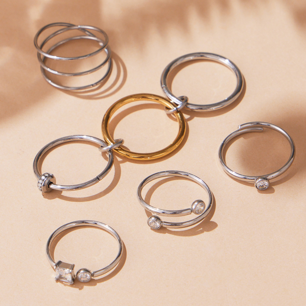Bague Minimaliste Ronde En Acier Inoxydable Étanche Couleur Or Avec Zircon (1 Pièce) Image3