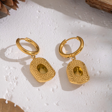 1 paire de boucles d'oreilles pendantes ethniques en acier inoxydable doré, imperméables, à motif martelé