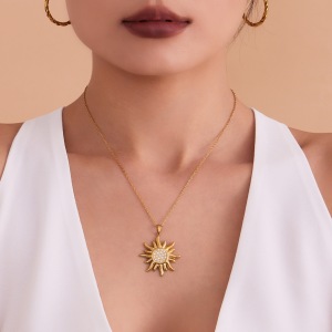 Collier Pendentif Femme Classique Soleil En Acier Inoxydable Étanche Couleur Or Avec Zircon (1 Pièce) h5 Image2