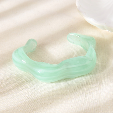 1 bracelet manchette simple et élégant en résine de forme irrégulière pour femme 2