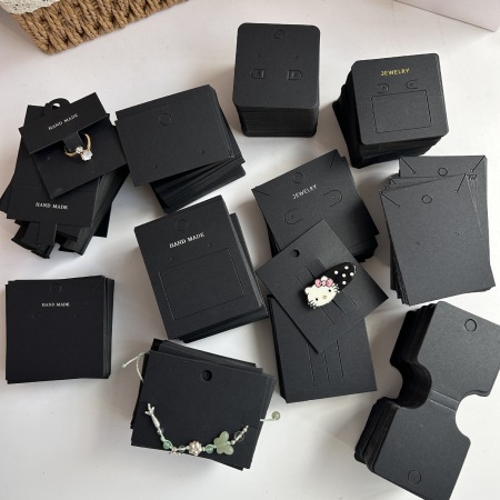Cartes d'emballage de bijoux avec logo personnalisé disponible