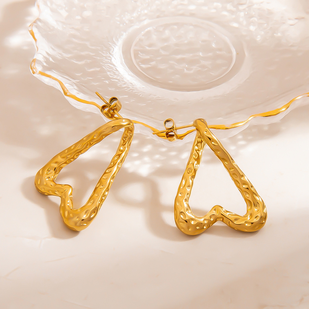 1 Paire De Boucles D'Oreilles À Clous Rétro En Acier Inoxydable Doré, Motif Marteau En Forme De Cœur Image4