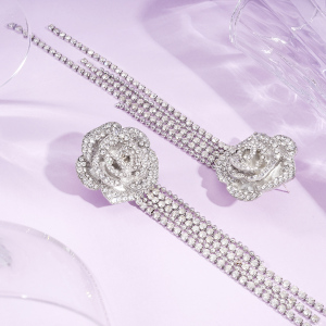 1 Paire De Boucles D'Oreilles Festives En Alliage Avec Pompon Rose h5 Image2