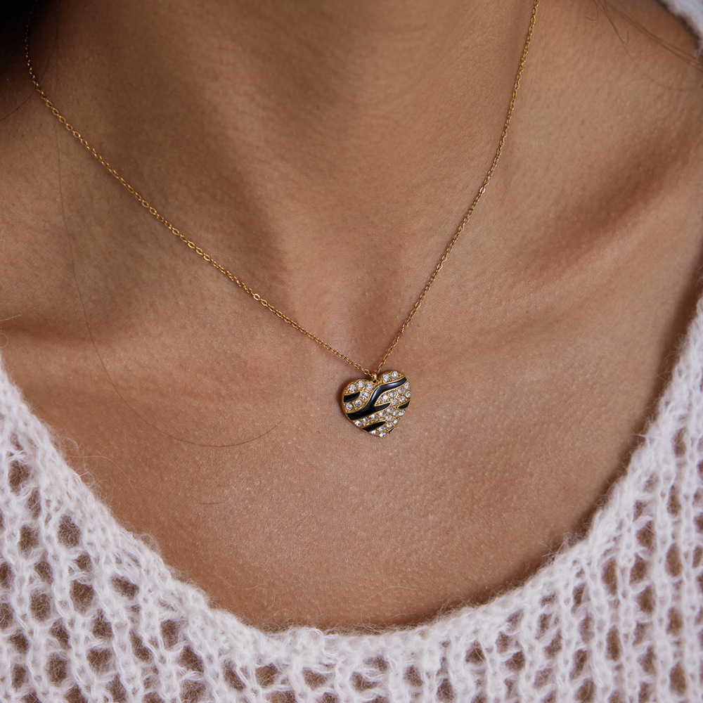 Collier Pendentif Femme Élégant En Forme De Cœur, En Acier Inoxydable Étanche, Couleur Or (1 Pièce) Image4