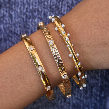 Bracelet jonc pour femme en acier inoxydable doré, imperméable, orné de zircon et motif martelé (1 pièce)