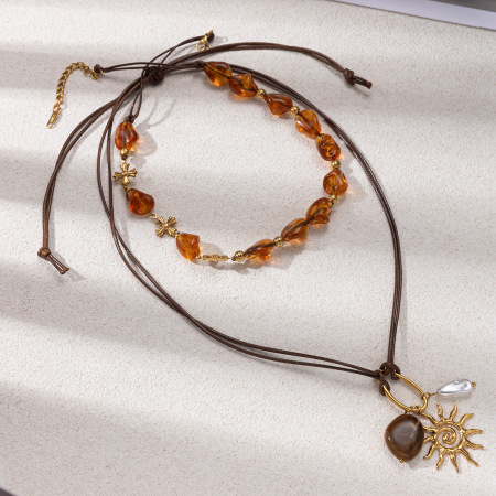Collier en acier inoxydable étanche couleur or avec perles acryliques et croix