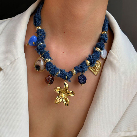 Collier pendentif en tissu couleur or en résine avec cœur et fleur, 1 pièce