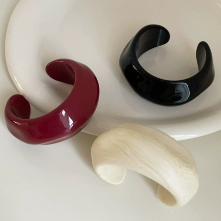 1 bracelet manchette en résine de forme irrégulière rétro