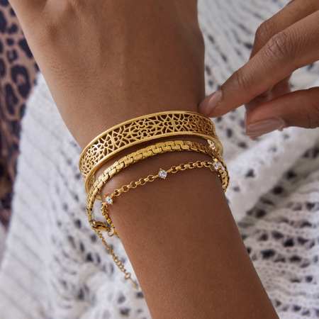 Bracelet manchette pour femme, 1 pièce, en acier inoxydable doré, ajouré et étanche.