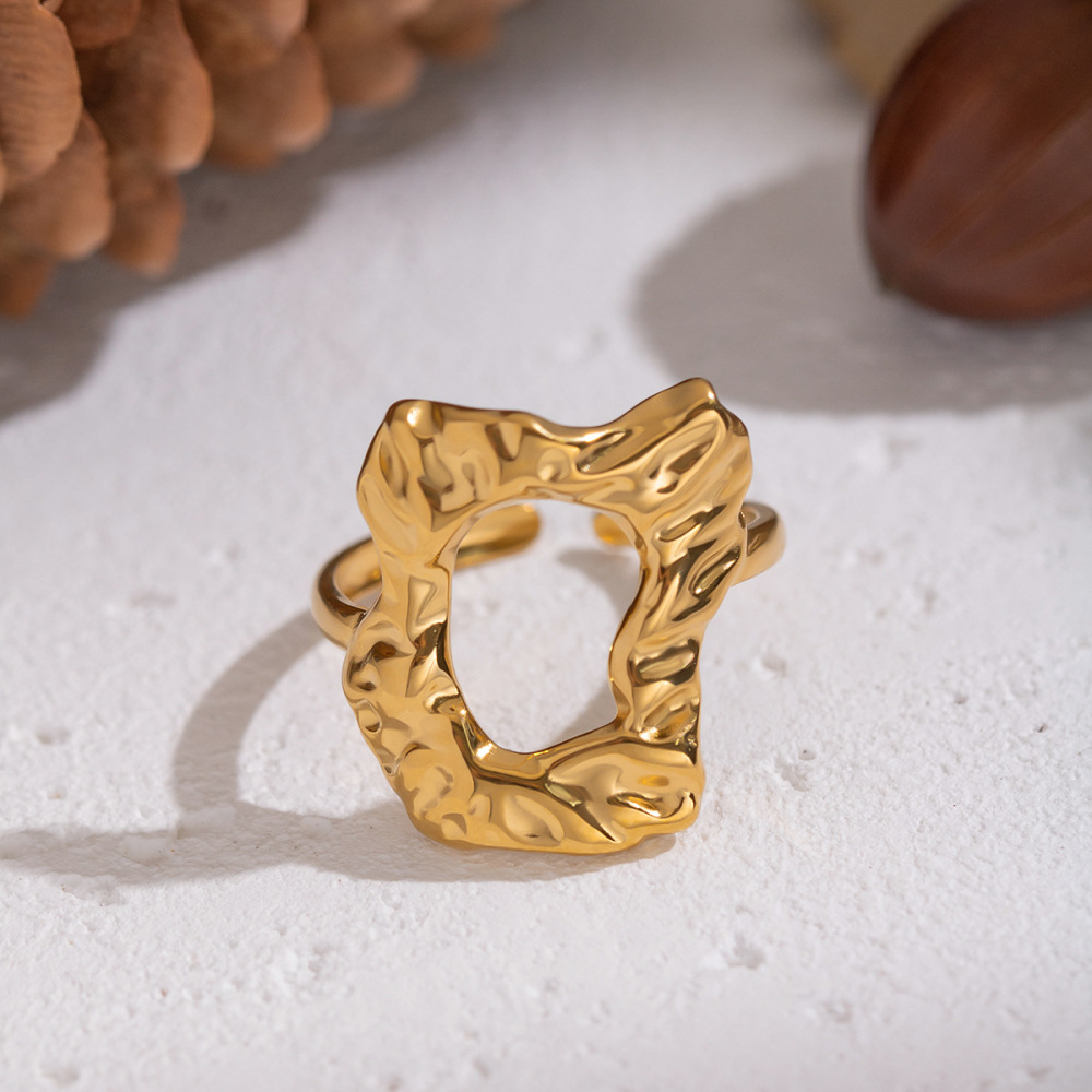 Bague Imposante En Acier Inoxydable Doré, De Forme Irrégulière Et Ajourée (1 Pièce). h5Image2