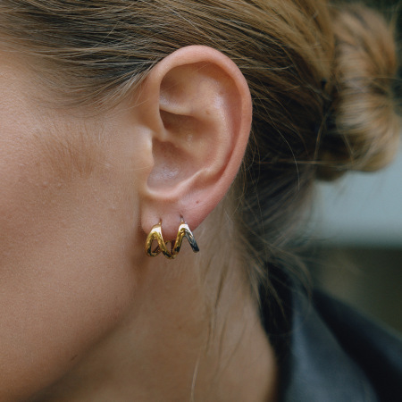 1 paire de boucles d'oreilles créoles minimalistes pour femmes, en acier inoxydable imperméable, couleurs or et argent 2
