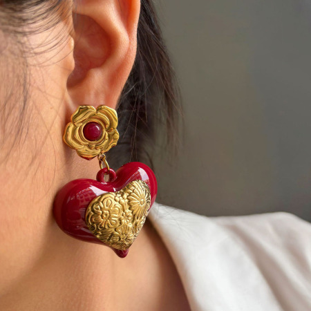 1 paire de boucles d'oreilles pendantes en résine couleur or en forme de cœur 2