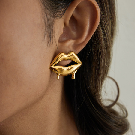 1 paire de boucles d'oreilles puces classiques en forme de lèvres, en acier inoxydable étanche, couleur or, pour femme